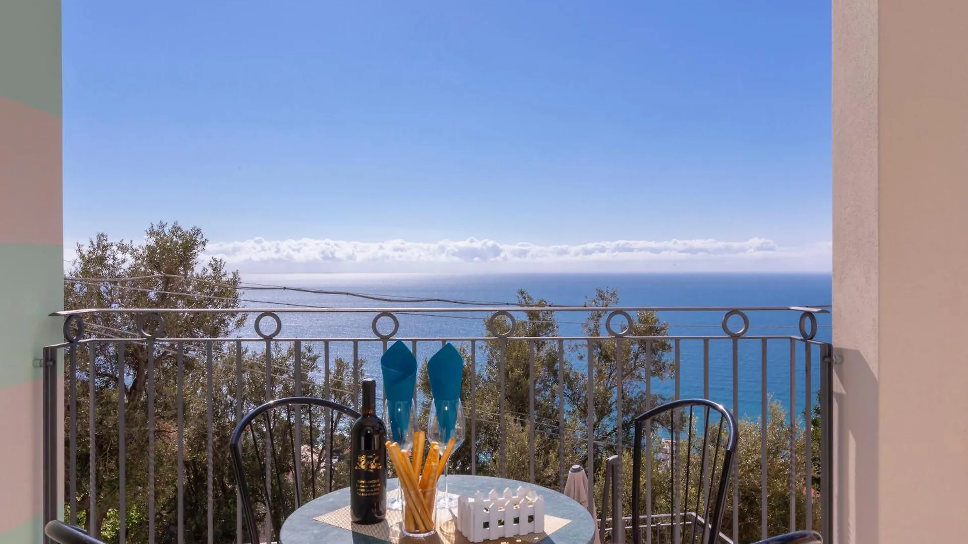 Serena 2 Amazing Sea View - Happy Rentals Alassio Italy