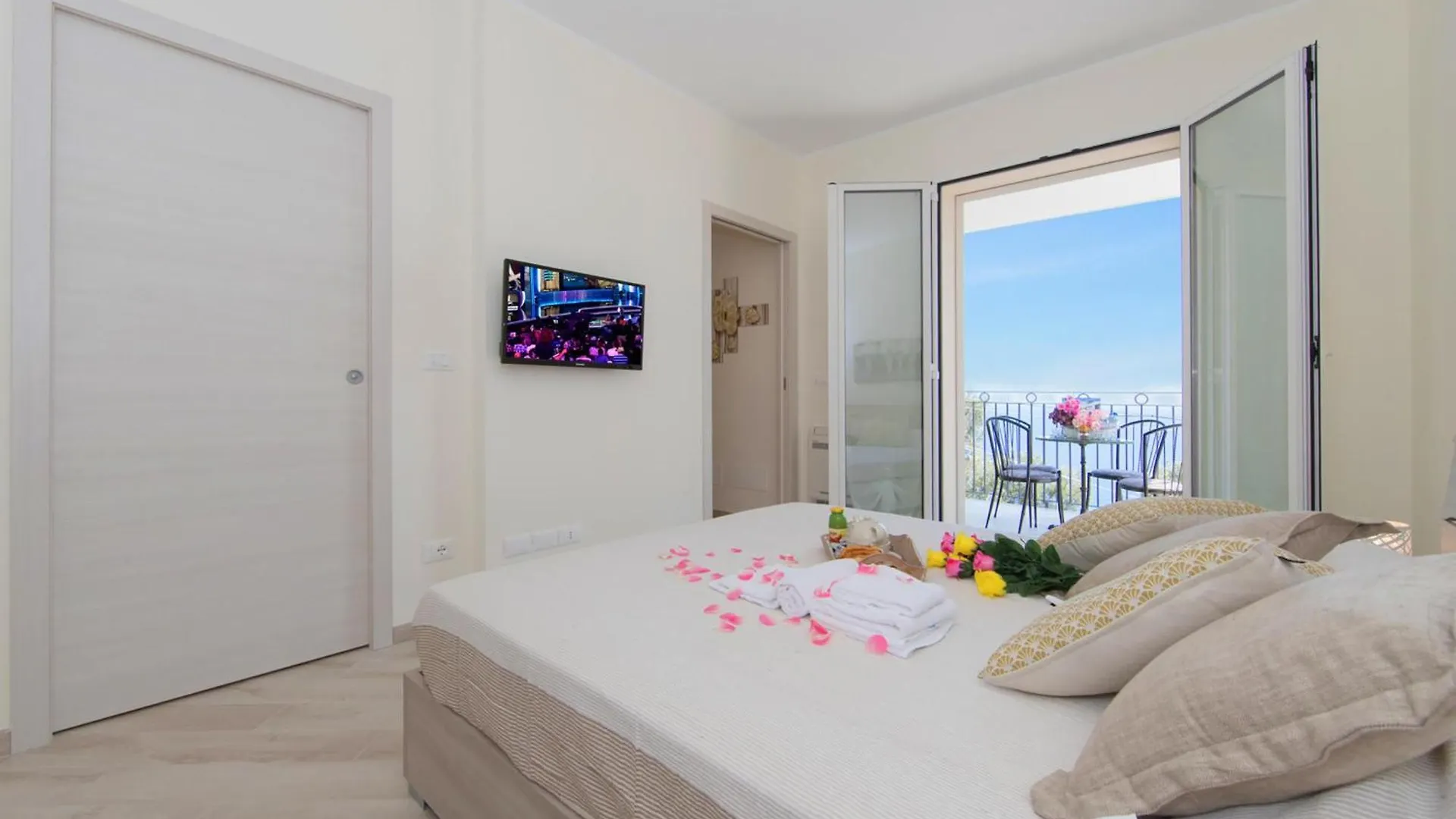 Serena 2 Amazing Sea View - Happy Rentals Alassio Apartment