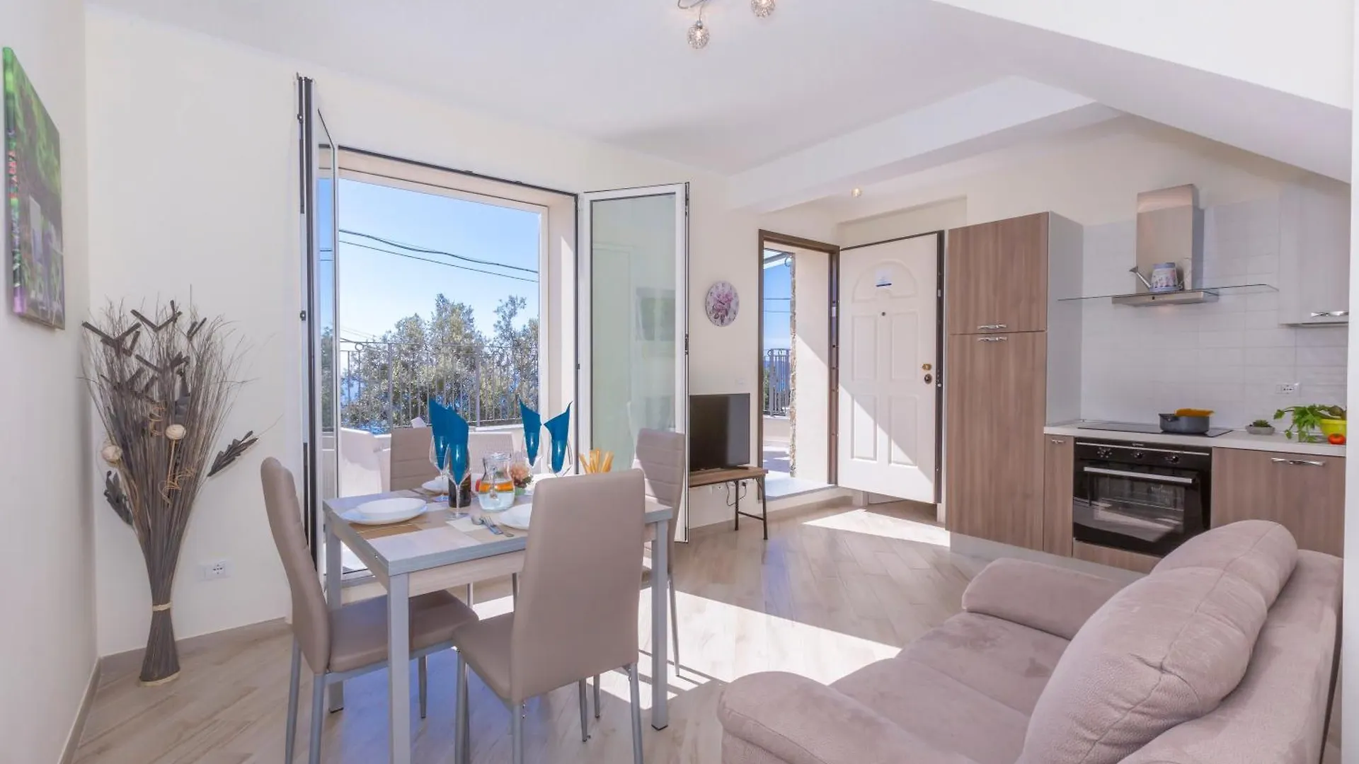 Apartment Serena 2 Amazing Sea View - Happy Rentals Alassio